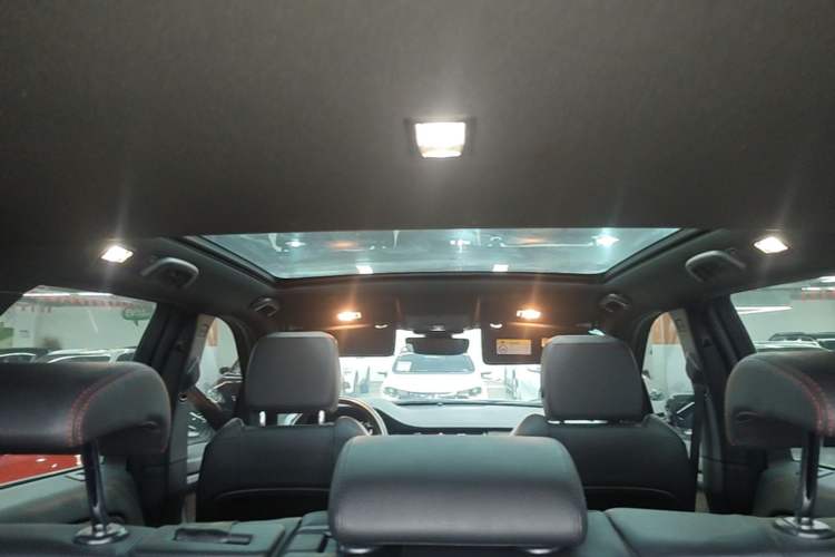 Used Land Rover Discovery Sport 2020 249 PS R-Dynamic Performance Tech Edition 7 Seats Headliner