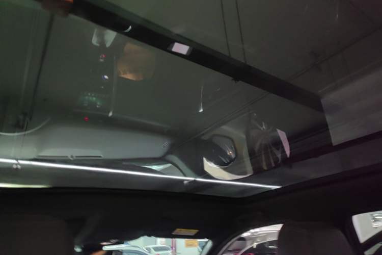 Used Land Rover Discovery Sport 2020 249 PS R-Dynamic Performance Tech Edition 7 Seats Headliner