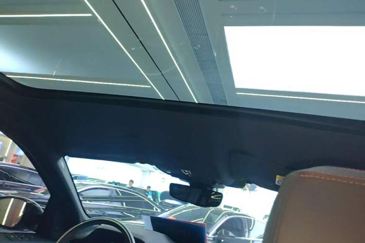 Used Land Rover Discovery Sport 2020 249 PS R-Dynamic Performance Tech Edition 5 Seats Headliner