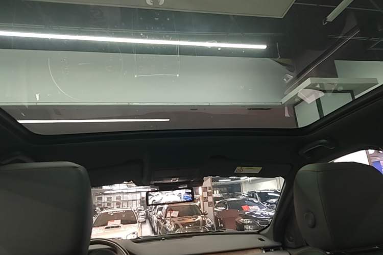 Used Land Rover Discovery Sport 2020 249 PS R-Dynamic Performance Edition Headliner