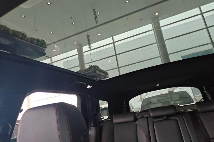 Used Land Rover Discovery Sport 2020 249 PS R-Dynamic Performance Tech Edition 7 Seats Headliner