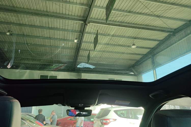 Used Land Rover Discovery Sport 2020 249 PS R-Dynamic Performance Edition Headliner
