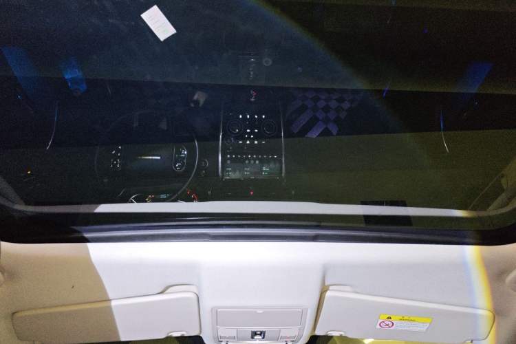 Used Land Rover Discovery Sport 2020 200 PS Family Edition Headliner