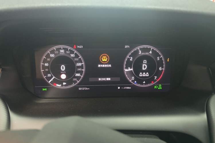 Used Land Rover Discovery Sport 2020 249 PS R-Dynamic Performance Tech Edition 5 Seats Instrument Cluster