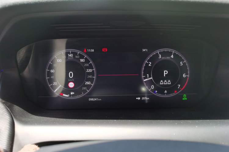 Used Land Rover Discovery Sport 2020 249 PS R-Dynamic Performance Edition Instrument Cluster