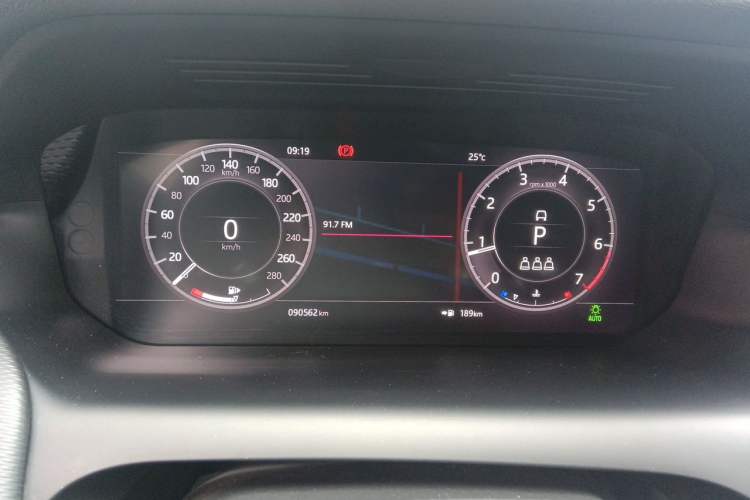 Used Land Rover Discovery Sport 2020 249 PS R-Dynamic Performance Edition Instrument Cluster