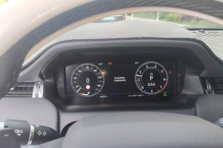 Used Land Rover Discovery Sport 2020 249 PS R-Dynamic Performance Edition Instrument Cluster
