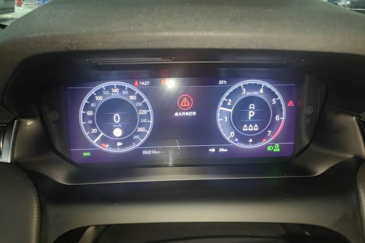 Used Land Rover Discovery Sport 2020 249 PS R-Dynamic Performance Edition Instrument Cluster