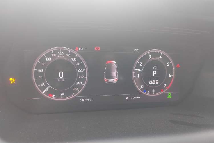 Used Land Rover Discovery Sport 2020 249 PS R-Dynamic Performance Edition Instrument Cluster