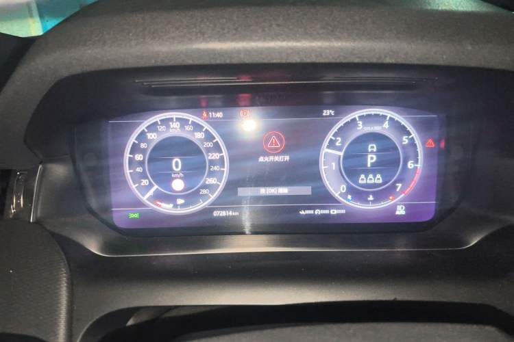 Used Land Rover Discovery Sport 2020 249 PS R-Dynamic Performance Tech Edition 5 Seats Instrument Cluster