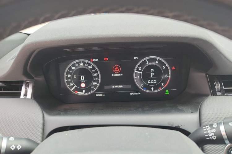 Used Land Rover Discovery Sport 2020 249 PS R-Dynamic Performance Edition Instrument Cluster