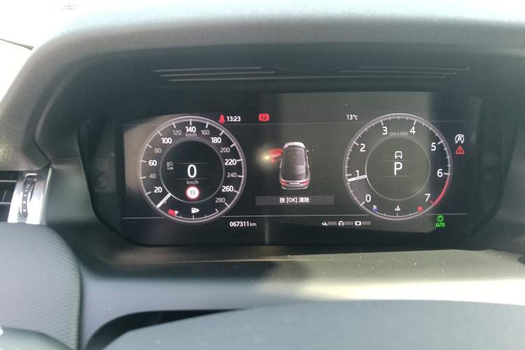 Used Land Rover Discovery Sport 2020 249 PS R-Dynamic Performance Tech Edition 7 Seats Instrument Cluster