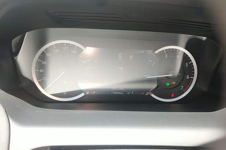 Used Land Rover Discovery Sport 2020 200 PS Family Edition Instrument Cluster