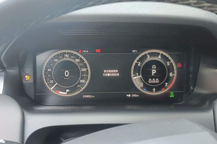 Used Land Rover Discovery Sport 2020 249 PS R-Dynamic Performance Edition Instrument Cluster