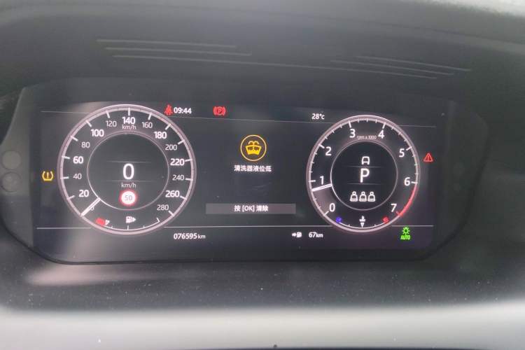 Used Land Rover Discovery Sport 2020 249 PS R-Dynamic Performance Edition Instrument Cluster