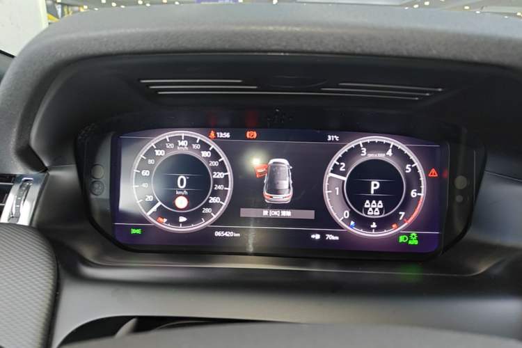 Used Land Rover Discovery Sport 2020 249 PS R-Dynamic Performance Tech Edition 7 Seats Instrument Cluster