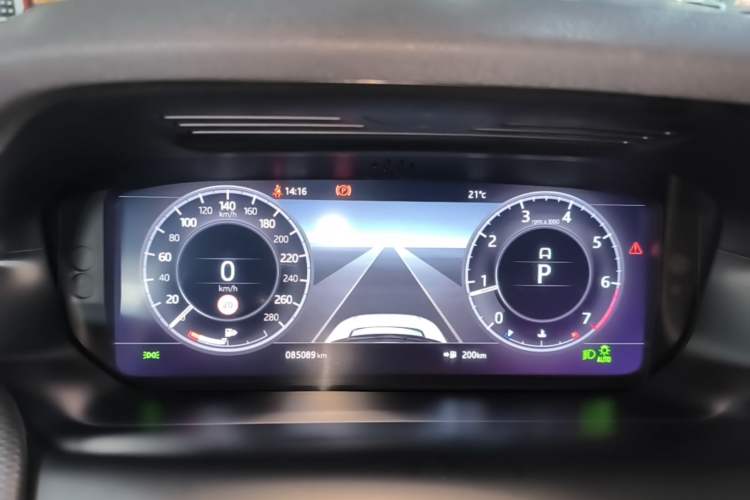 Used Land Rover Discovery Sport 2020 249 PS R-Dynamic Performance Edition Instrument Cluster
