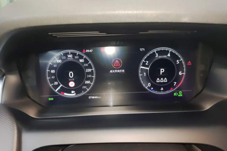 Used Land Rover Discovery Sport 2020 249 PS R-Dynamic Performance Edition Instrument Cluster