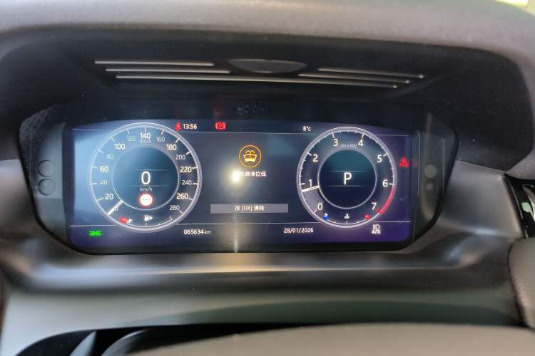 Used Land Rover Discovery Sport 2020 249 PS R-Dynamic Performance Tech Edition 7 Seats Instrument Cluster