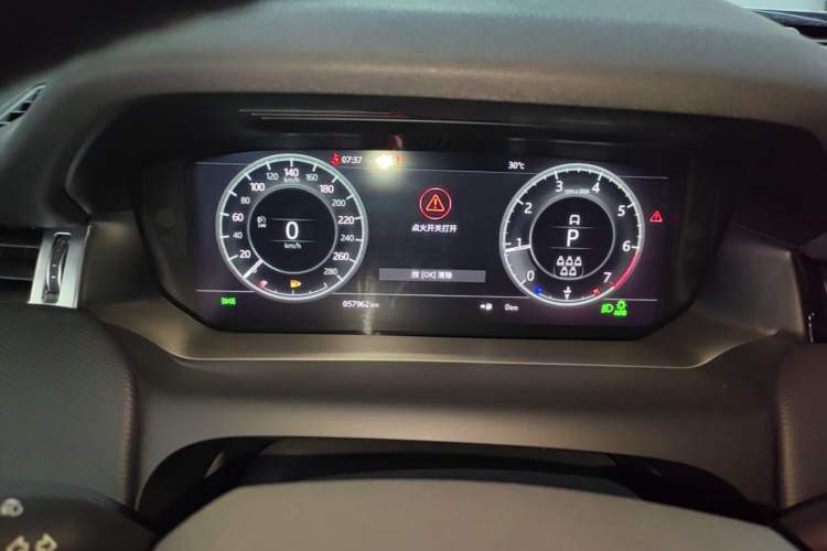 Used Land Rover Discovery Sport 2020 249 PS R-Dynamic Performance Tech Edition 7 Seats Instrument Cluster