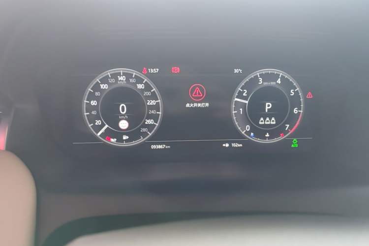 Used Land Rover Discovery Sport 2020 249 PS R-Dynamic Performance Edition Instrument Cluster