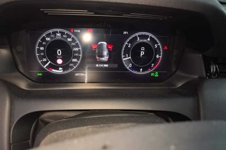 Used Land Rover Discovery Sport 2020 249 PS R-Dynamic Performance Edition Instrument Cluster