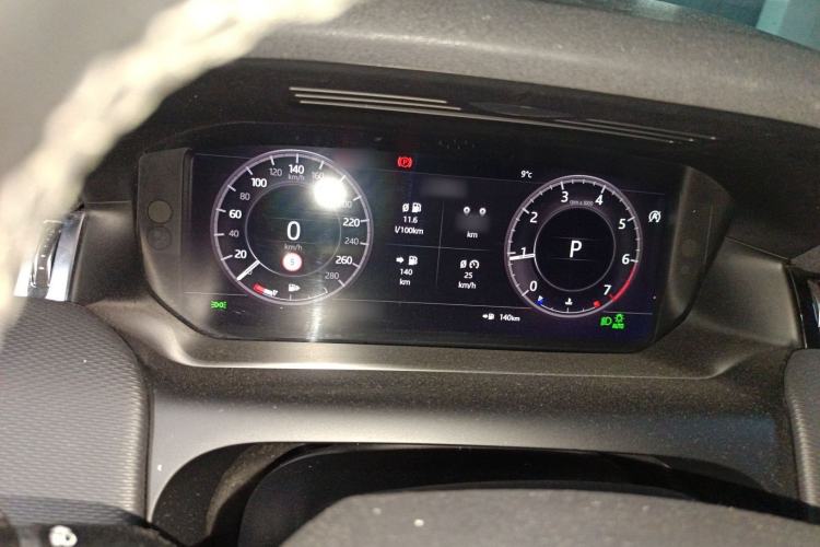 Used Land Rover Discovery Sport 2020 249 PS R-Dynamic Performance Tech Edition 7 Seats Instrument Cluster