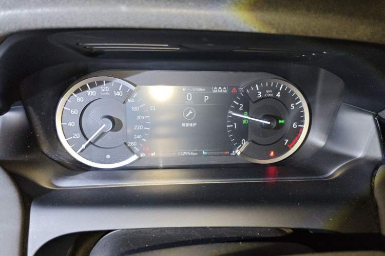 Used Land Rover Discovery Sport 2020 200 PS Family Edition Instrument Cluster