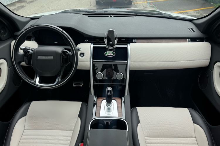 Used Land Rover Discovery Sport 2020 249 PS R-Dynamic Performance Edition Interior 1