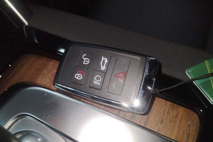 Used Land Rover Discovery Sport 2020 249 PS R-Dynamic Performance Edition Interior 1