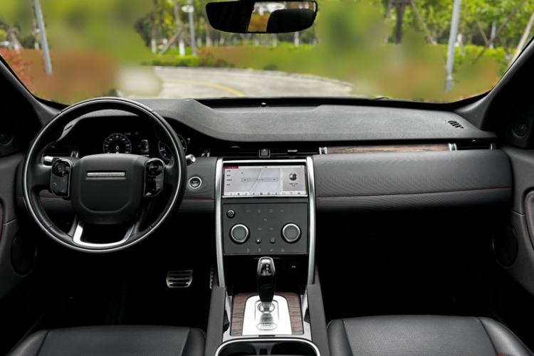 Used Land Rover Discovery Sport 2020 249 PS R-Dynamic Performance Edition Interior 1