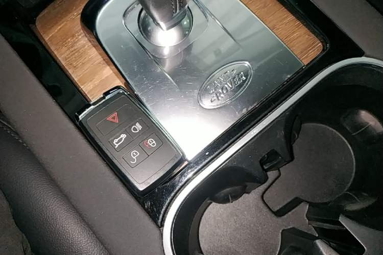 Used Land Rover Discovery Sport 2020 200 PS Family Edition Interior 1
