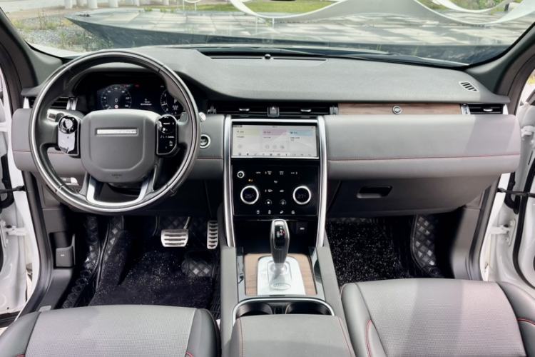 Used Land Rover Discovery Sport 2020 249 PS R-Dynamic Performance Tech Edition 7 Seats Interior 1