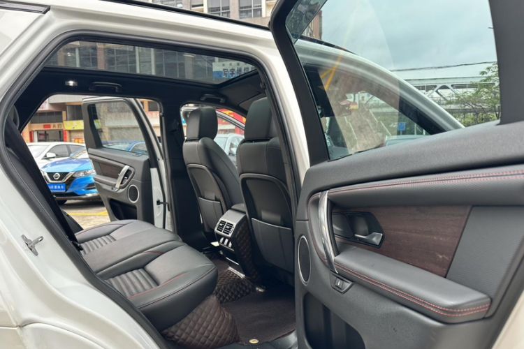 Used Land Rover Discovery Sport 2020 249 PS R-Dynamic Performance Edition Interior 11