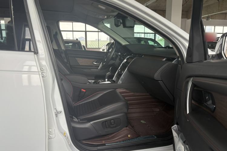 Used Land Rover Discovery Sport 2020 249 PS R-Dynamic Performance Tech Edition 5 Seats Interior 11