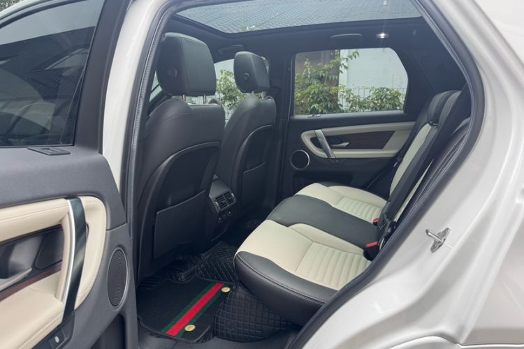 Used Land Rover Discovery Sport 2020 249 PS R-Dynamic Performance Edition Interior 2