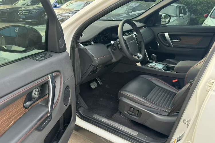 Used Land Rover Discovery Sport 2020 249 PS R-Dynamic Performance Tech Edition 7 Seats Interior 2