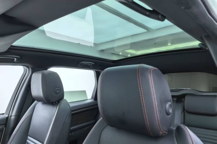 Used Land Rover Discovery Sport 2020 249 PS R-Dynamic Performance Tech Edition 5 Seats Interior 2