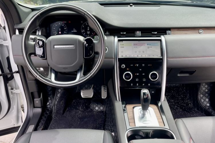 Used Land Rover Discovery Sport 2020 249 PS R-Dynamic Performance Tech Edition 7 Seats Interior 2