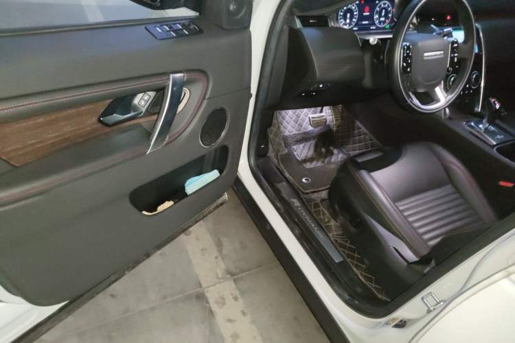 Used Land Rover Discovery Sport 2020 249 PS R-Dynamic Performance Edition Interior 3