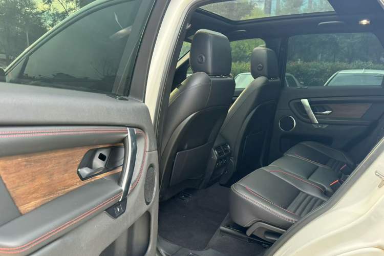 Used Land Rover Discovery Sport 2020 249 PS R-Dynamic Performance Tech Edition 7 Seats Interior 3