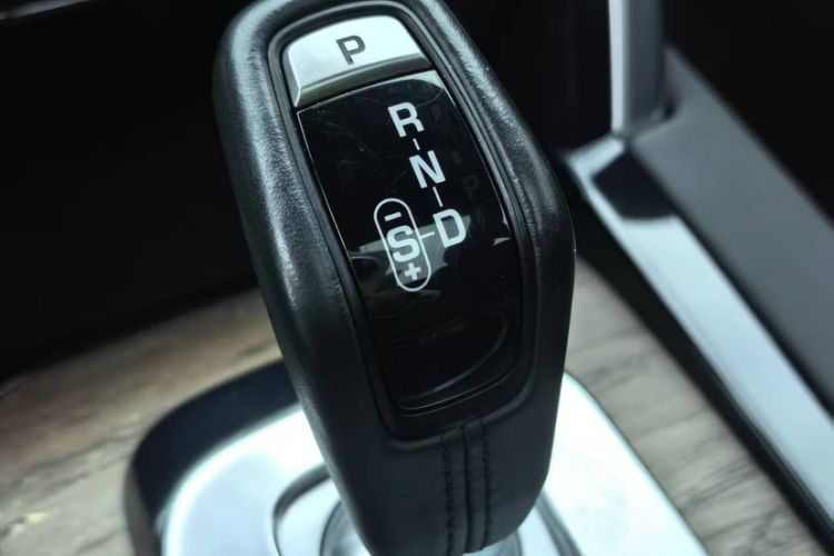 Used Land Rover Discovery Sport 2020 249 PS R-Dynamic Performance Tech Edition 5 Seats Interior 3