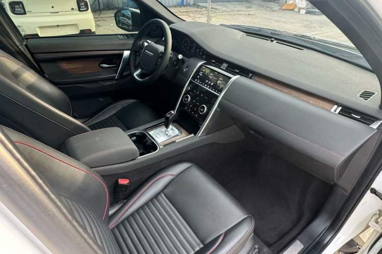 Used Land Rover Discovery Sport 2020 249 PS R-Dynamic Performance Tech Edition 7 Seats Interior 4