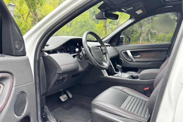 Used Land Rover Discovery Sport 2020 249 PS R-Dynamic Performance Edition Interior 4