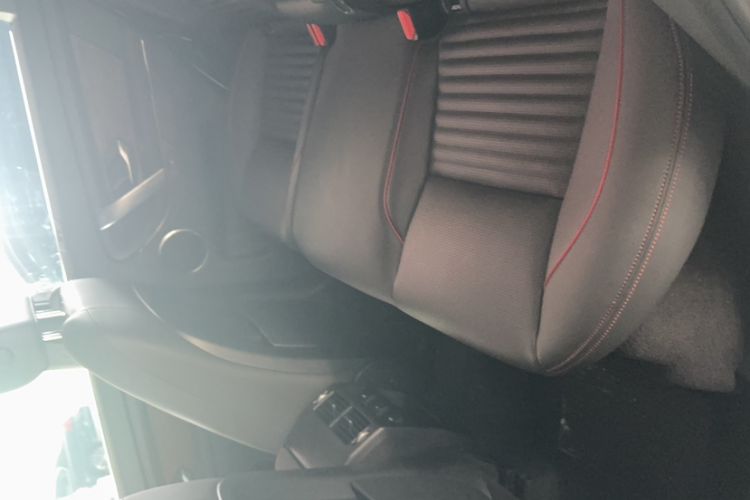 Used Land Rover Discovery Sport 2020 249 PS R-Dynamic Performance Edition Interior 4