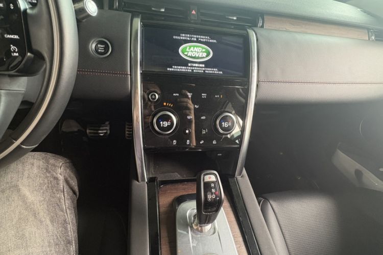 Used Land Rover Discovery Sport 2020 249 PS R-Dynamic Performance Tech Edition 5 Seats Interior 4