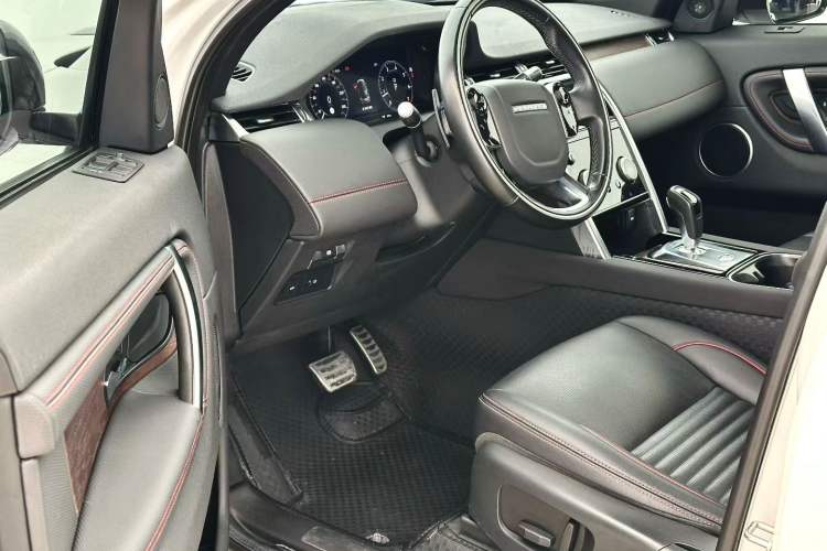 Used Land Rover Discovery Sport 2020 249 PS R-Dynamic Performance Edition Interior 4