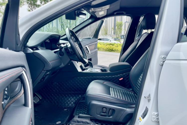Used Land Rover Discovery Sport 2020 249 PS R-Dynamic Performance Tech Edition 7 Seats Interior 4