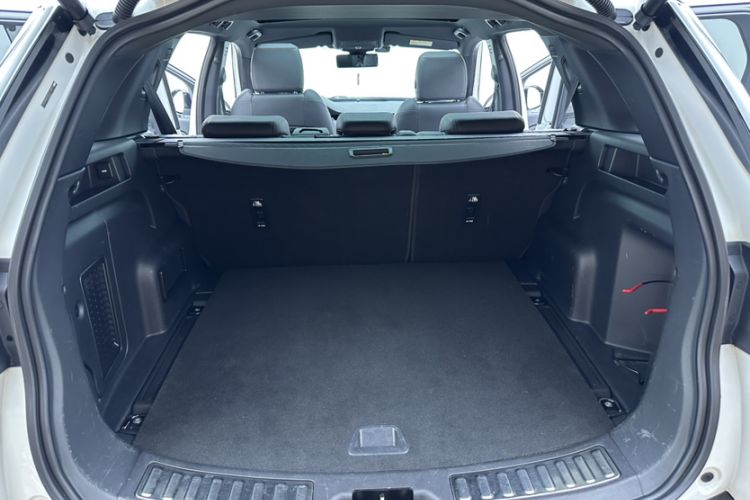Used Land Rover Discovery Sport 2020 249 PS R-Dynamic Performance Edition Interior 4