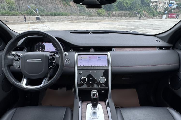 Used Land Rover Discovery Sport 2020 249 PS R-Dynamic Performance Edition Interior 4